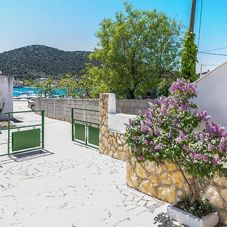 Semesterbostad Gorgeous In With House Sea View *