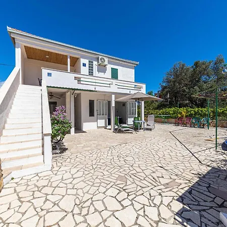 Semesterbostad Gorgeous In With House Sea View